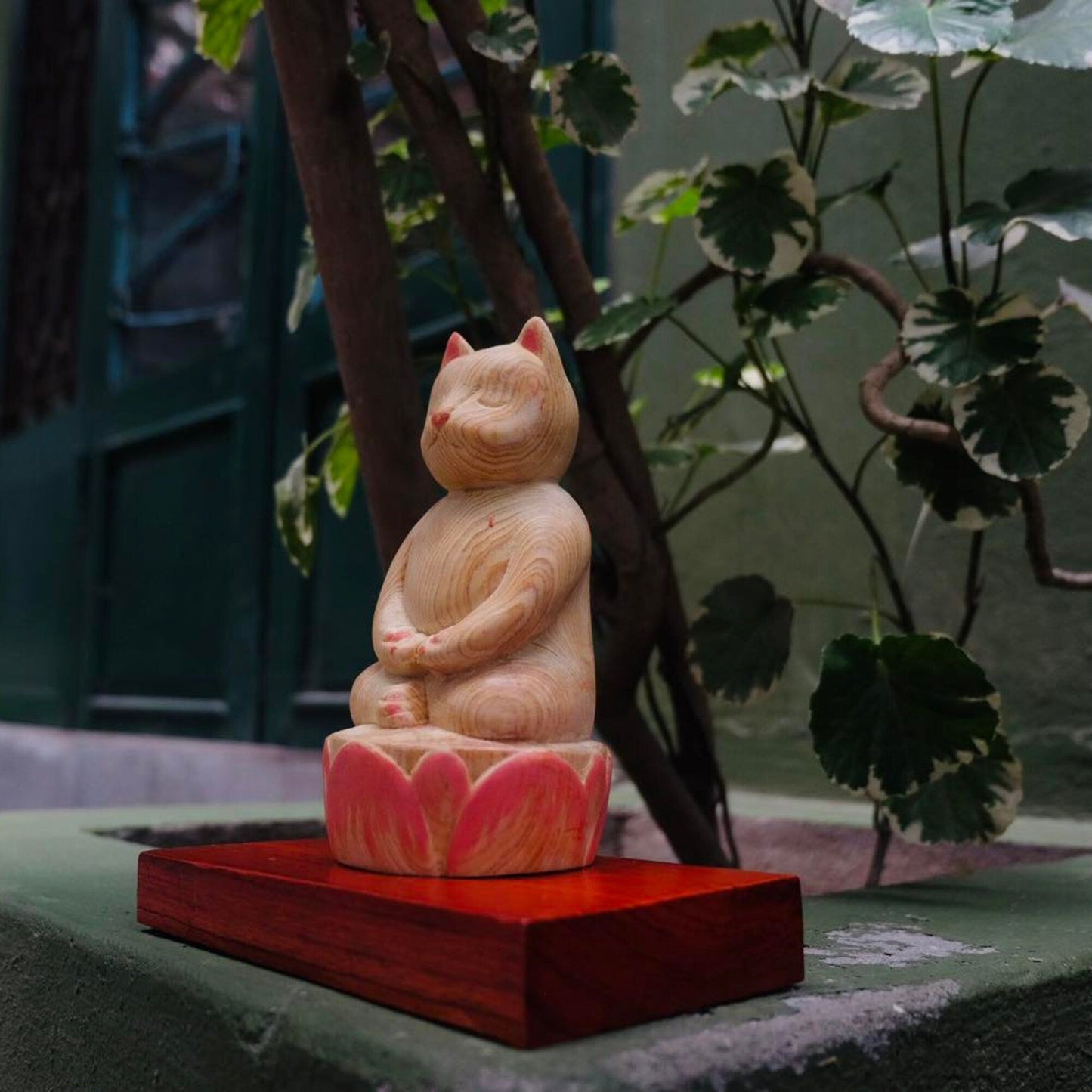 luci cat meditating cat statue 4.jpg